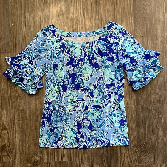 Lilly Pulitzer Tops - HP 4/10 💐❤️🎉 NWOT Lilly Pulitzer blue tropical floral ruffle short sleeve top